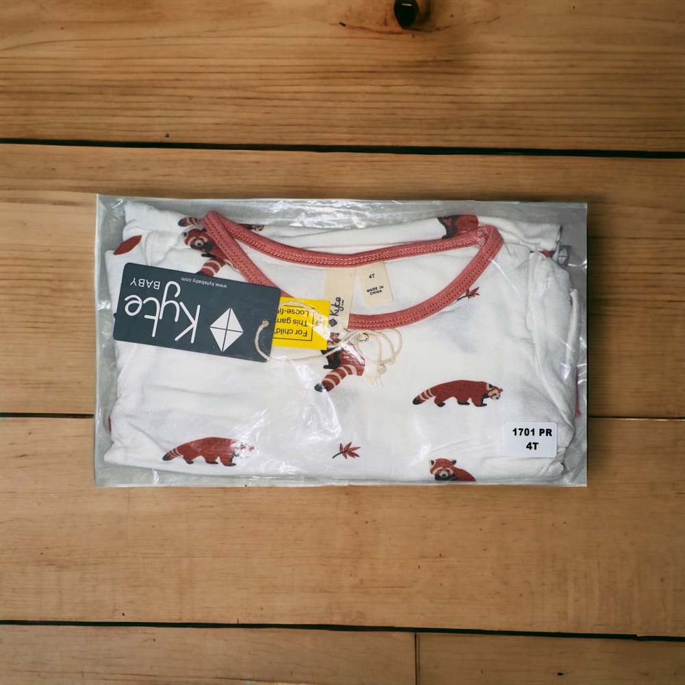 🍂NIB Kyte Red Panda Set🍂
